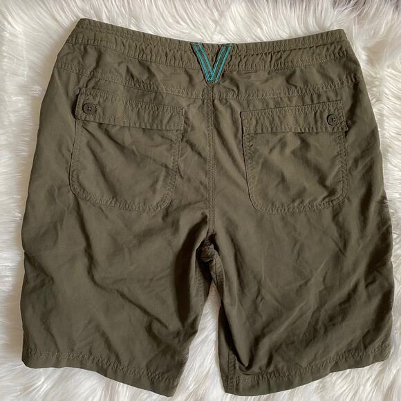 The North Face Women’s size 4 Olive Green 10” Inseam Shorts - Picture 3 of 5